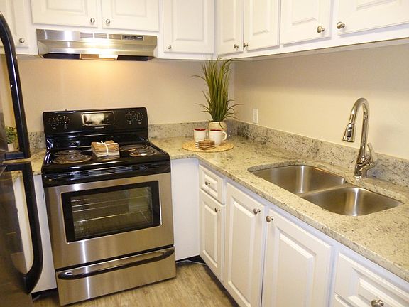 4th image of 410 The Place Ct APT A10