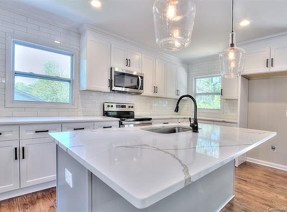 3rd image of 4001 Irvington Dr