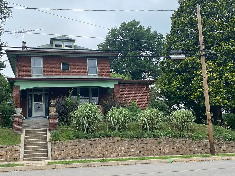 470 Maple St