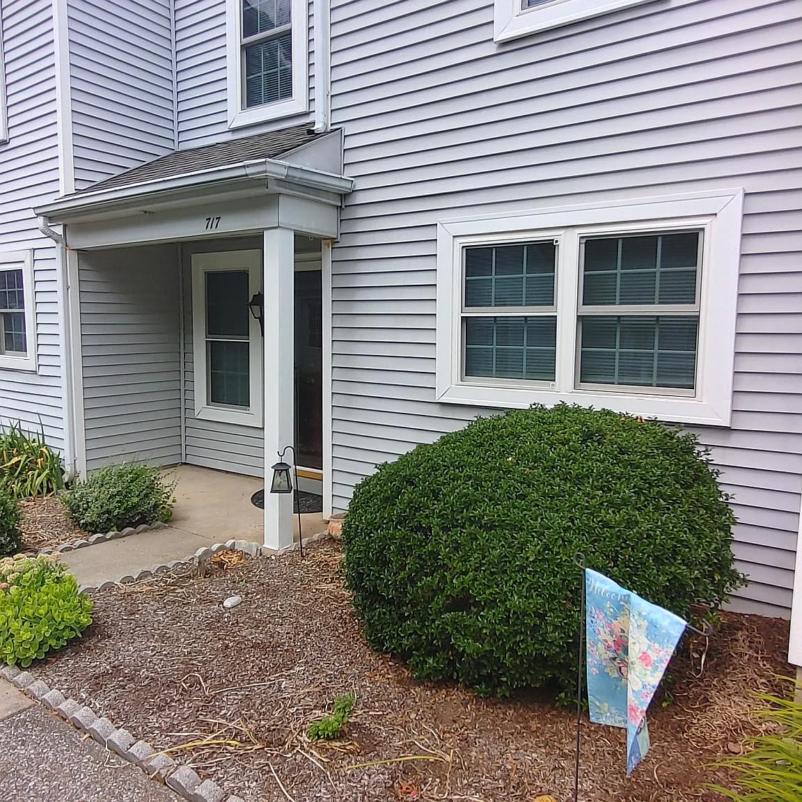 2 bed, 1.5 bath, 1208 sqft, $1,800 — Photo 2
