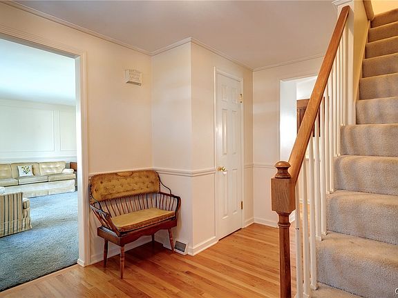 3rd image of 4246 Lucan Rd