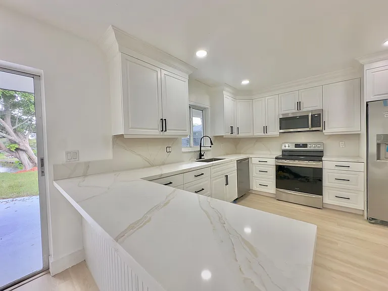 6811 NW 32nd Ave — Photo 3