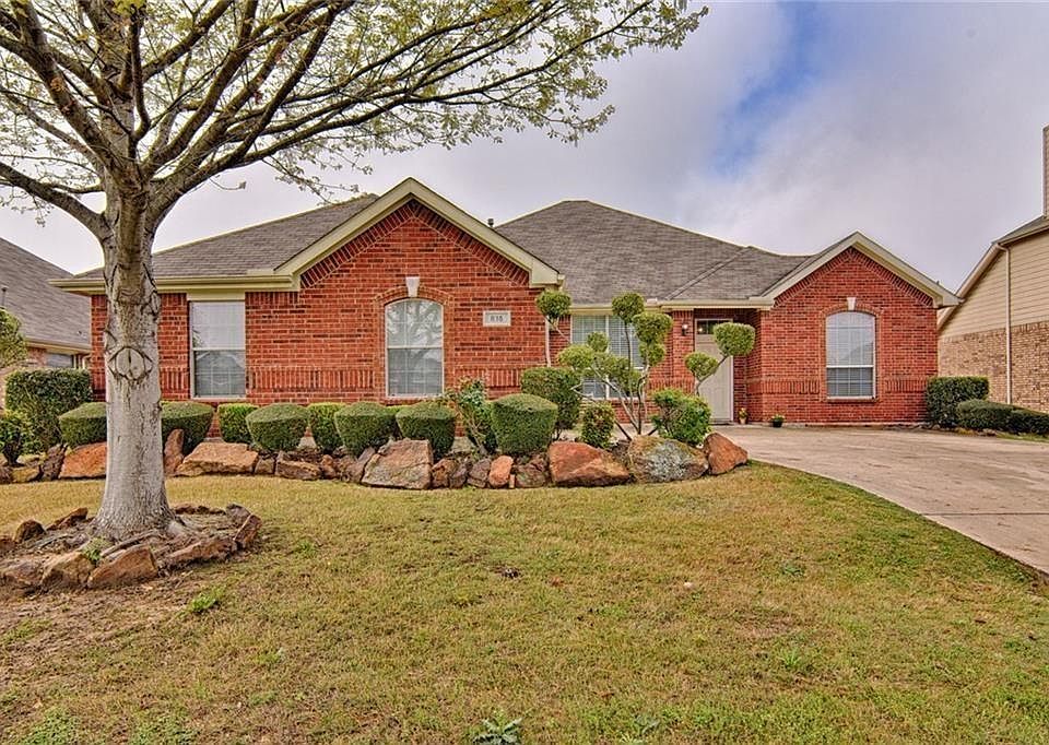 1st image of 815 Fair Oaks Dr
