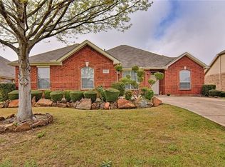 815 Fair Oaks Dr, Grand Prairie, TX 75052