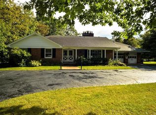 10131 Pineledge Dr S, Clarence, NY 14031