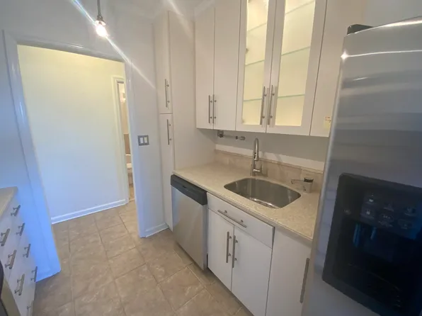 270-10 Grand Central Parkway image 9 of 17