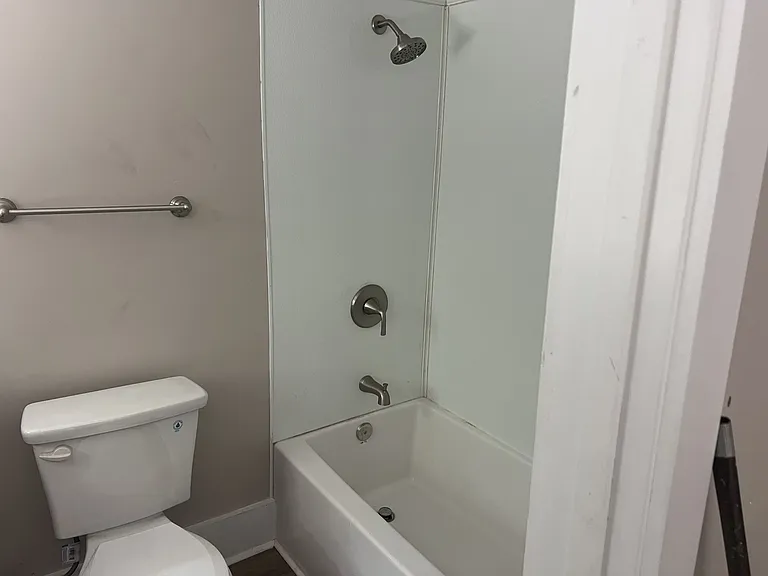 1409 Main St #B — Photo 3