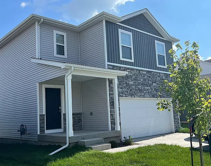 1190 NW Williamsburg Ln — Photo 2