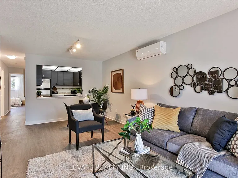 2131 Dufferin St — Photo 16