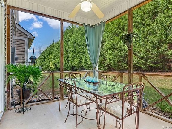 4th image of 2422 Madison Green Dr