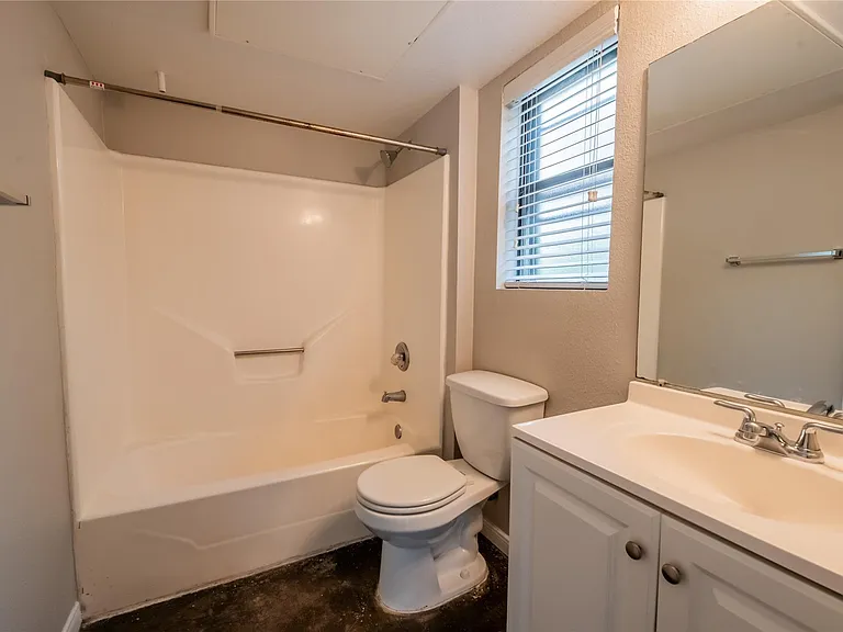 1013 W 23rd St #101 — Photo 5