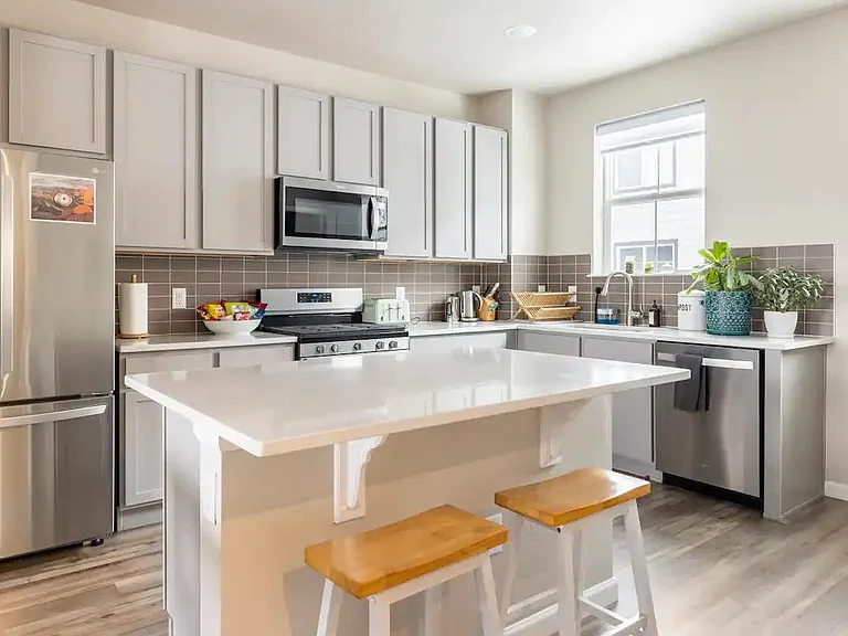 1340 Hoyt St #4 — Photo 3