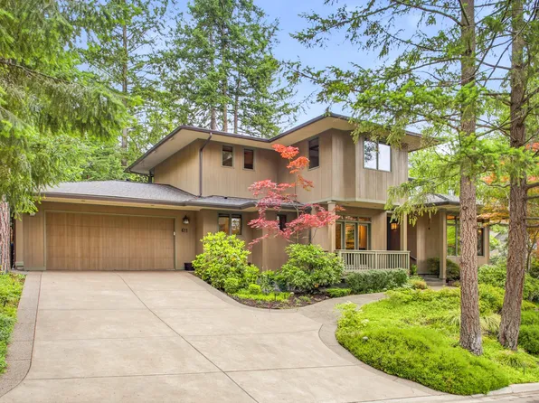 611 Forest St, Ashland, OR 97520