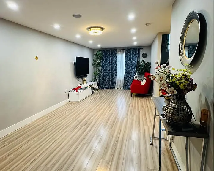 136 Honeygold Dr — Photo 4