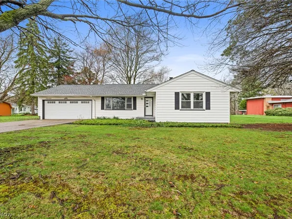 7560 Engle Rd, Middleburg Heights, OH 44130