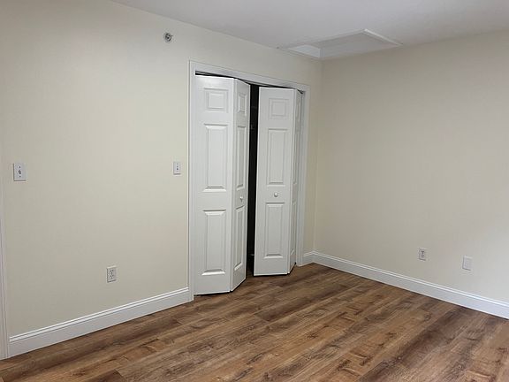 5th image of 5 Station Dr #5