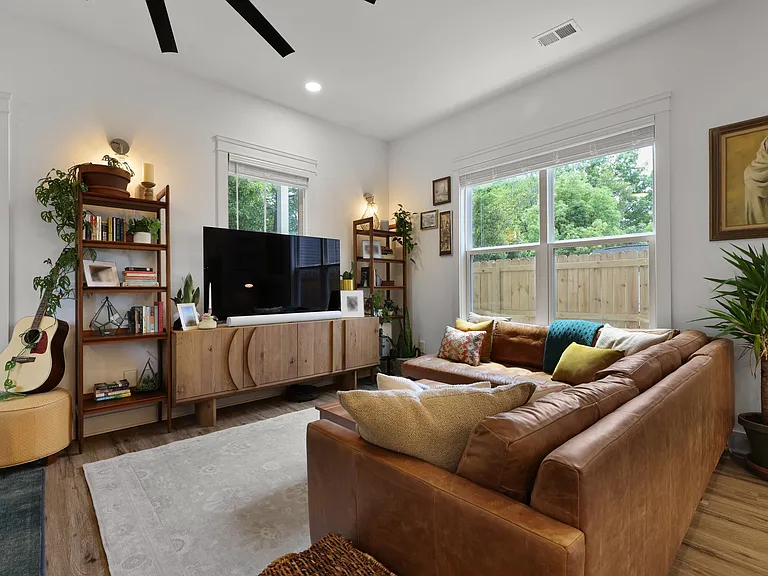 Calvert St — Photo 12