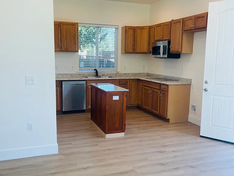741 Walnut Ln #100 — Photo 5