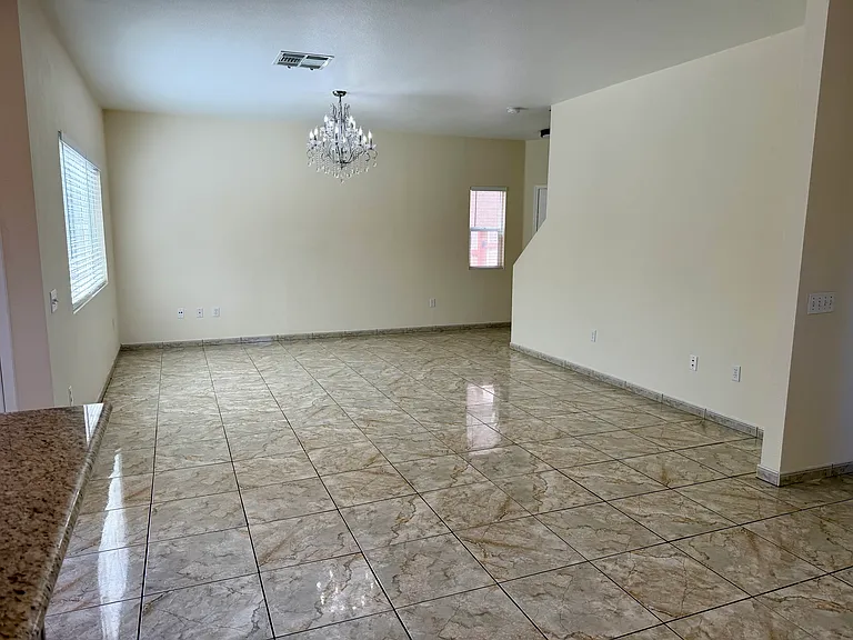 1561 Rebecca Ln — Photo 19