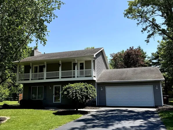 813 Roche De Bouef Ct, Waterville, OH 43566