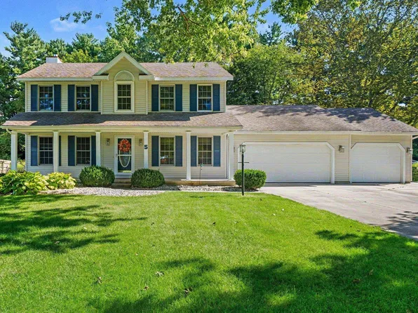 5 Shore Manor Dr, Bristol, IN 46507