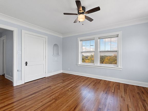 5th image of 2435 W Wisconsin Ave #607