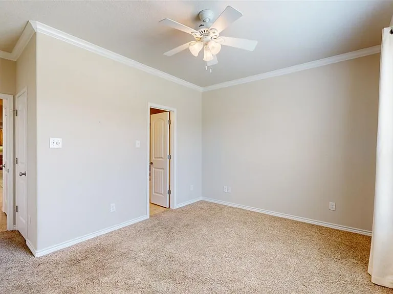 3805 Silverthorne Ln — Photo 21