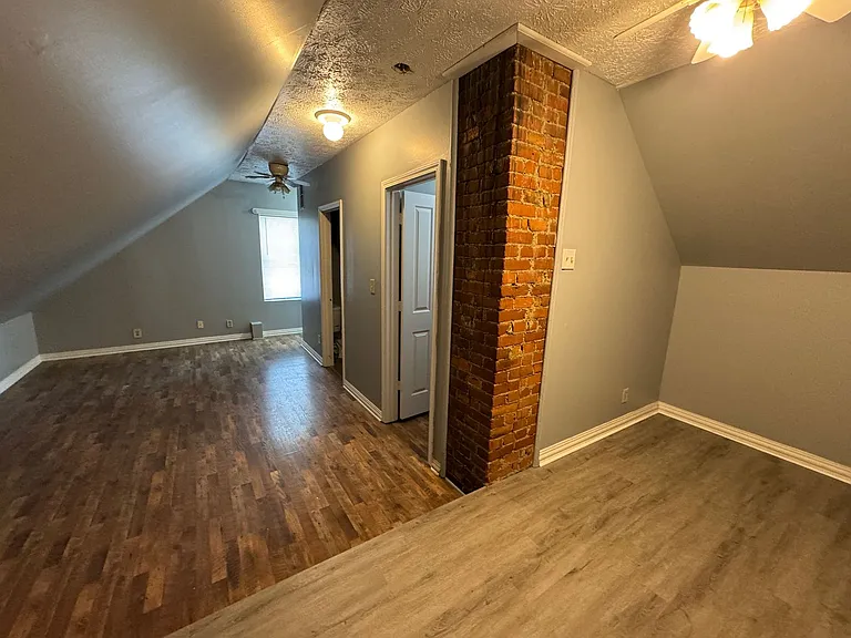 802 Iowa St — Photo 19