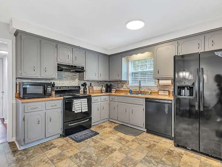 611 Doane Dr #A — Photo 14