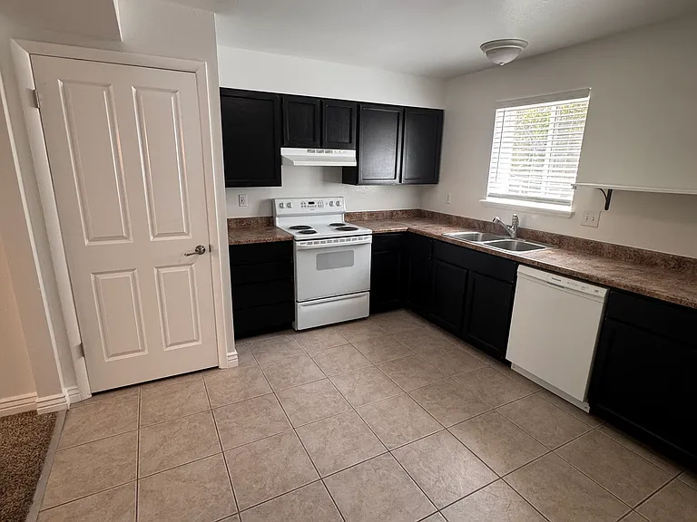 651 N 100 W #G — Photo 4