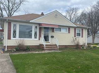 29467 Parkwood Dr, Wickliffe, OH 44092