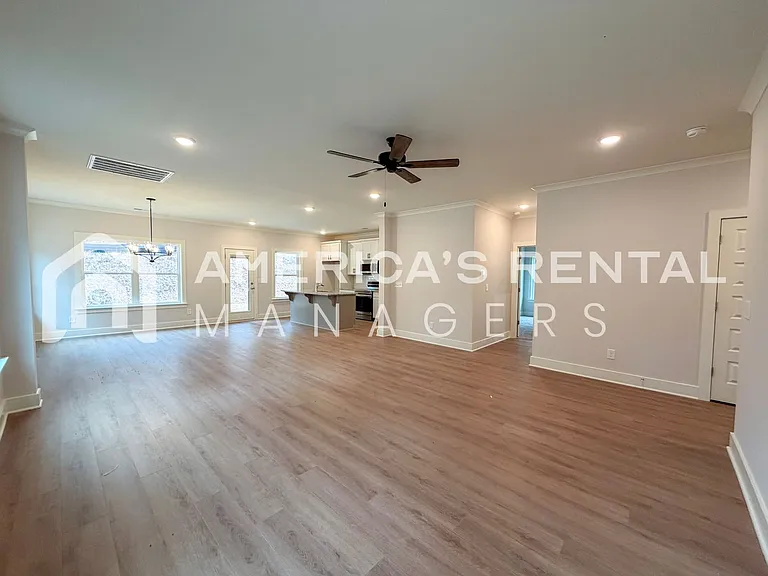 101 Townmoor Ln — Photo 11