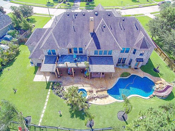 3rd image of 11903 Crescent Cove Dr