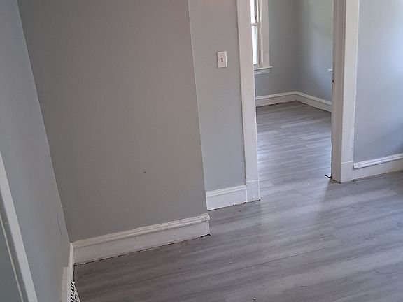 4th image of 2038 Robin St #Up