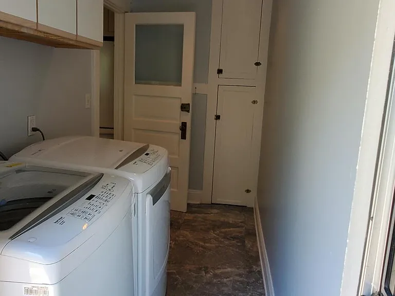 368 Gladys Ave — Photo 17