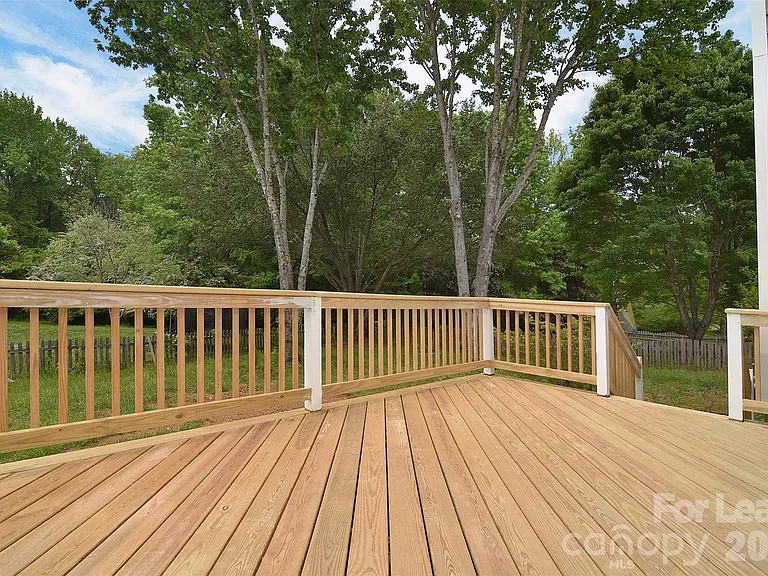 550 Carlisle Dr — Photo 34