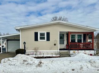 37 Juniper Ln, Buffalo, NY 14227