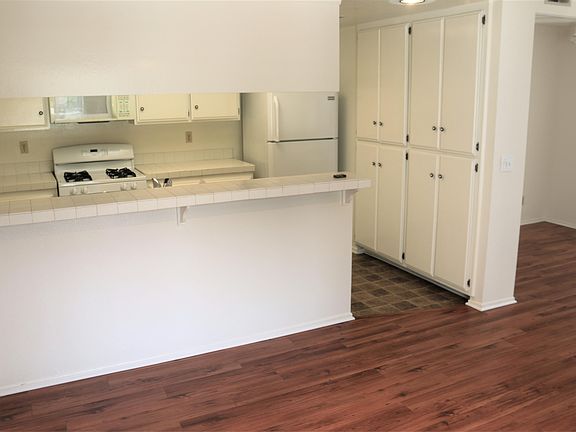 2nd image of 844 Magnolia Ave #14-1