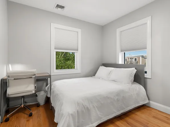 9 Hancock St, Charlestown, MA