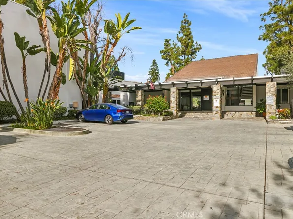 18645 Hatteras St, Tarzana, CA 91356