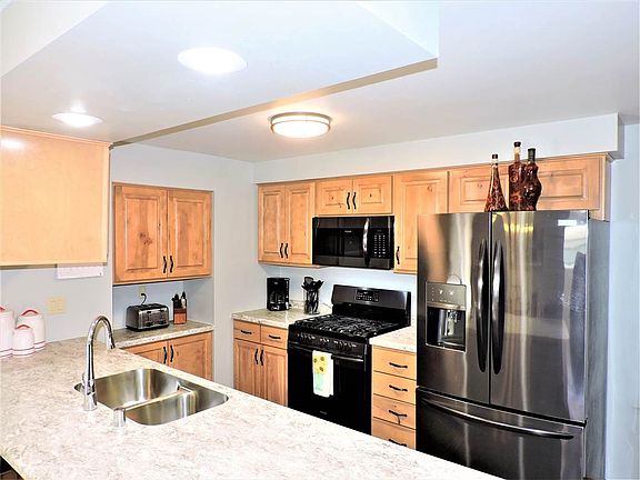 Newly resurfaced cabinets and counter tops!
