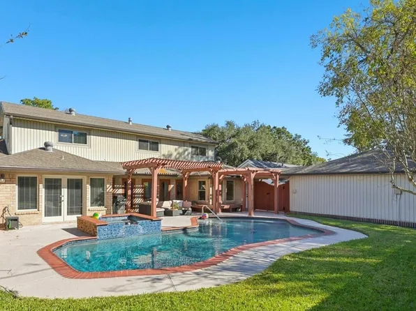 12527 Honeywood Trl, Houston, TX 77077