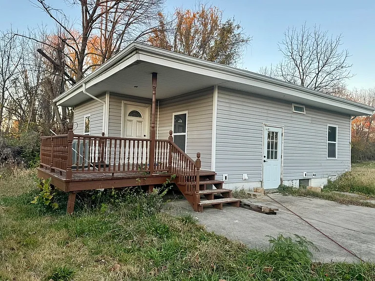 1538 Centreville Ave — Photo 2