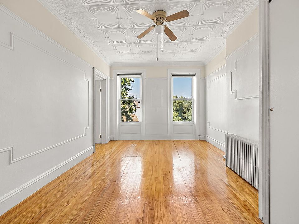 1st image of 371 Hoyt St #3