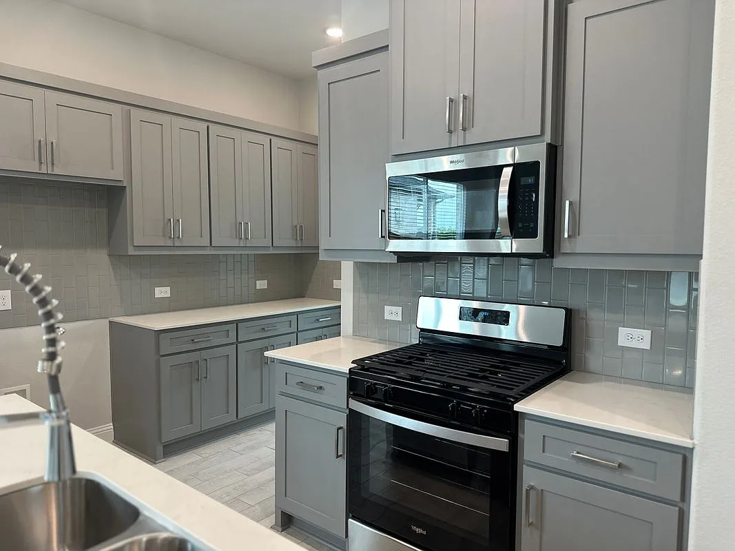 4 bed, 2.0 bath, 2168 sqft, $2,450 — Photo 3