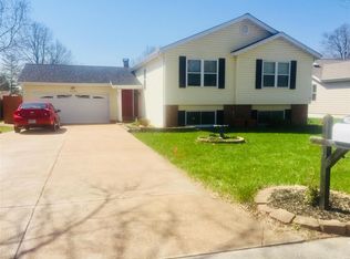 3048 Brentmoor Dr, Saint Charles, MO 63303