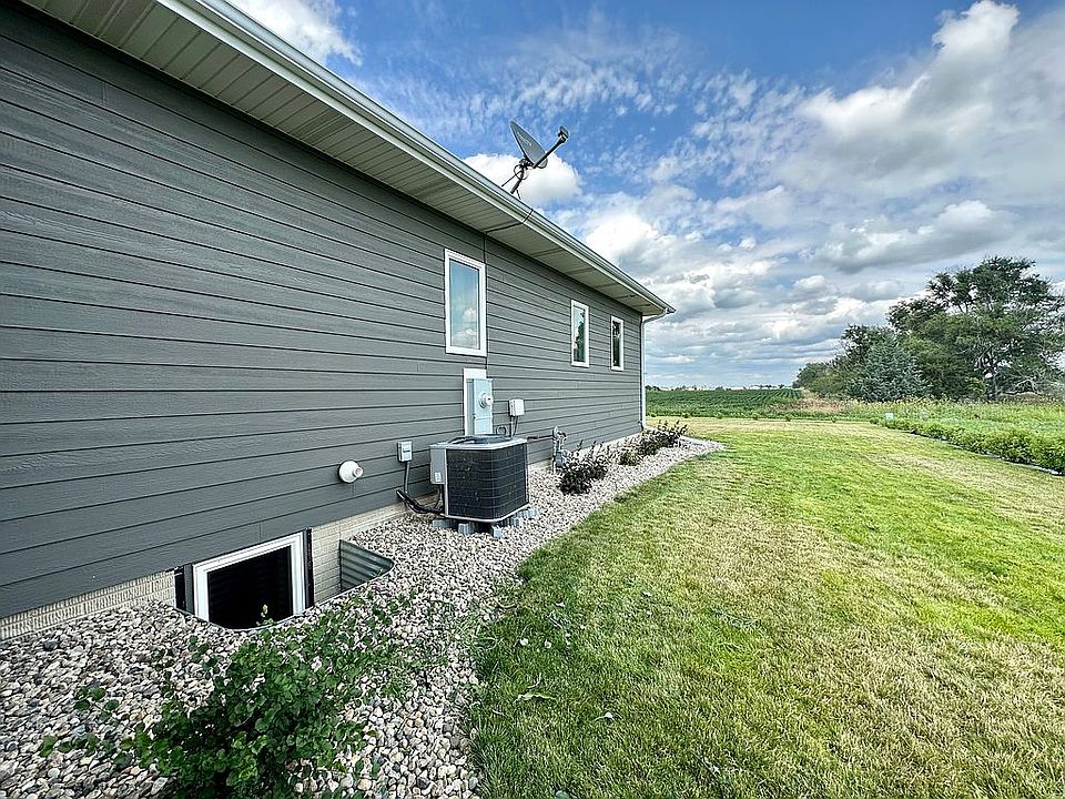 1117 Montrose St S, Aberdeen, SD 57401 Zillow