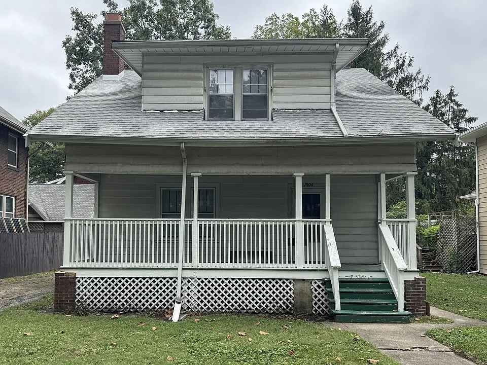 1004 S Busey Ave
