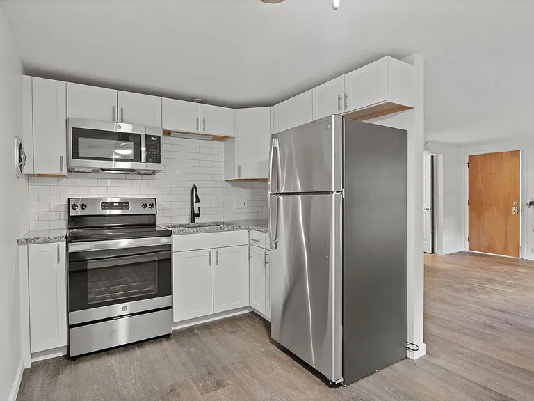 Creekside Apartments — Photo 27