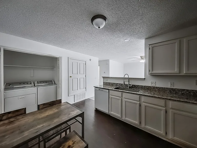1001 Main St SE #2 — Photo 8